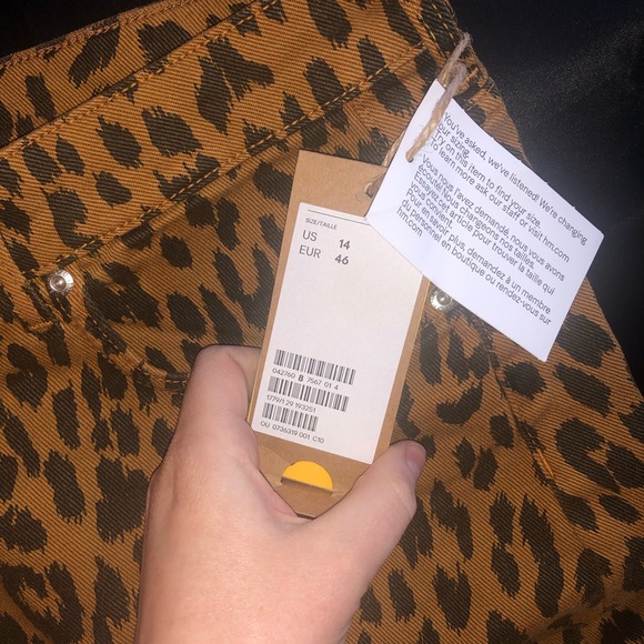 NEVER WORN! H&M denim cheetah printed skirt! - Picture 4 of 4